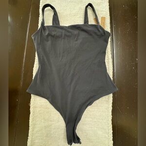 SKIMS Fits Everybody Square Neck Bodysuit - Size M